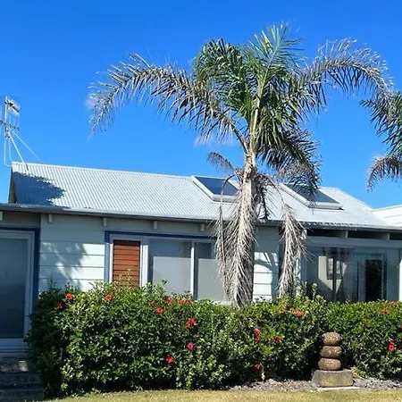 Wellwood Cottage - Beach Front Escape Te Awanga Exterior photo