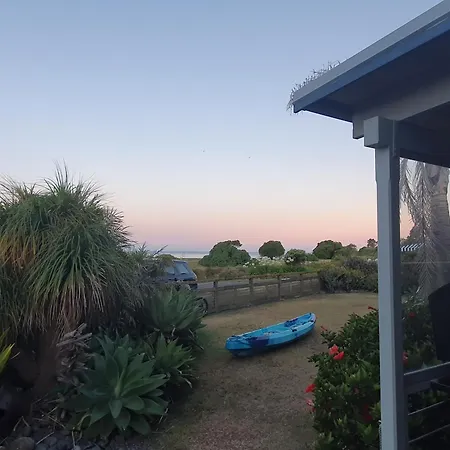 Wellwood Cottage - Beach Front Escape Te Awanga Exterior photo