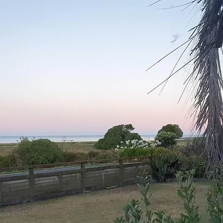 Wellwood Cottage - Beach Front Escape Te Awanga Exterior photo