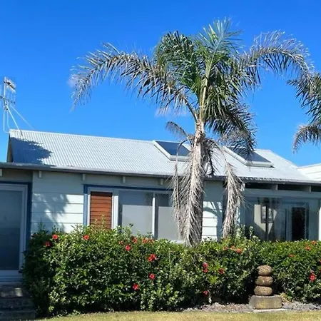 Wellwood Cottage - Beach Front Escape Te Awanga Exterior photo